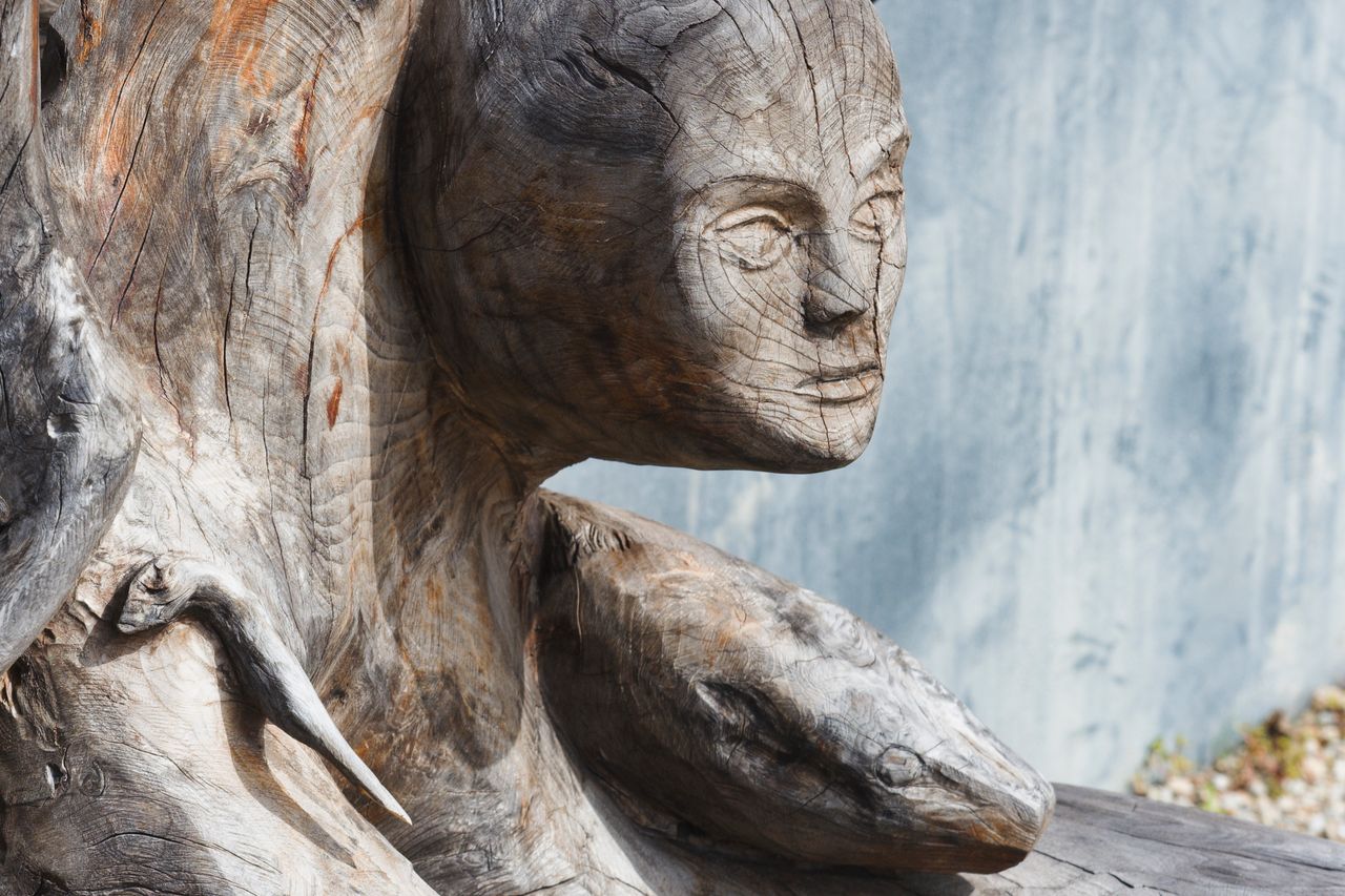 services-01 Close-up of an intricate wooden sculpture with a human face in Étel, Brittany.